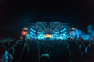 Jak się ubrać na koncert na stadionie?