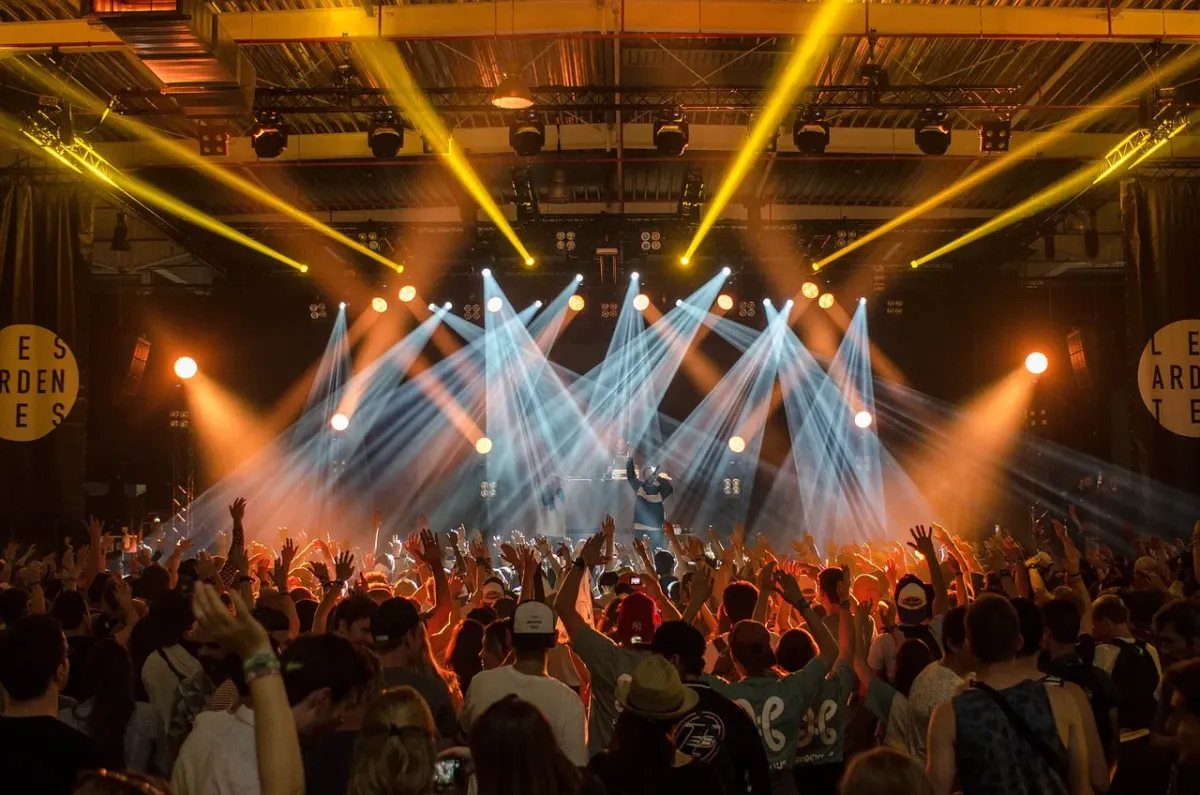Jak ubrać się na koncert?