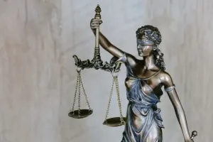 Adwokat dla nieletniego: Zapewnienie sprawiedliwości i wsparcia w trudnych sytuacjach